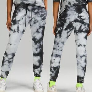 Lululemon Warm Down Jogger‎ Pant size 4 Women’s Activewear